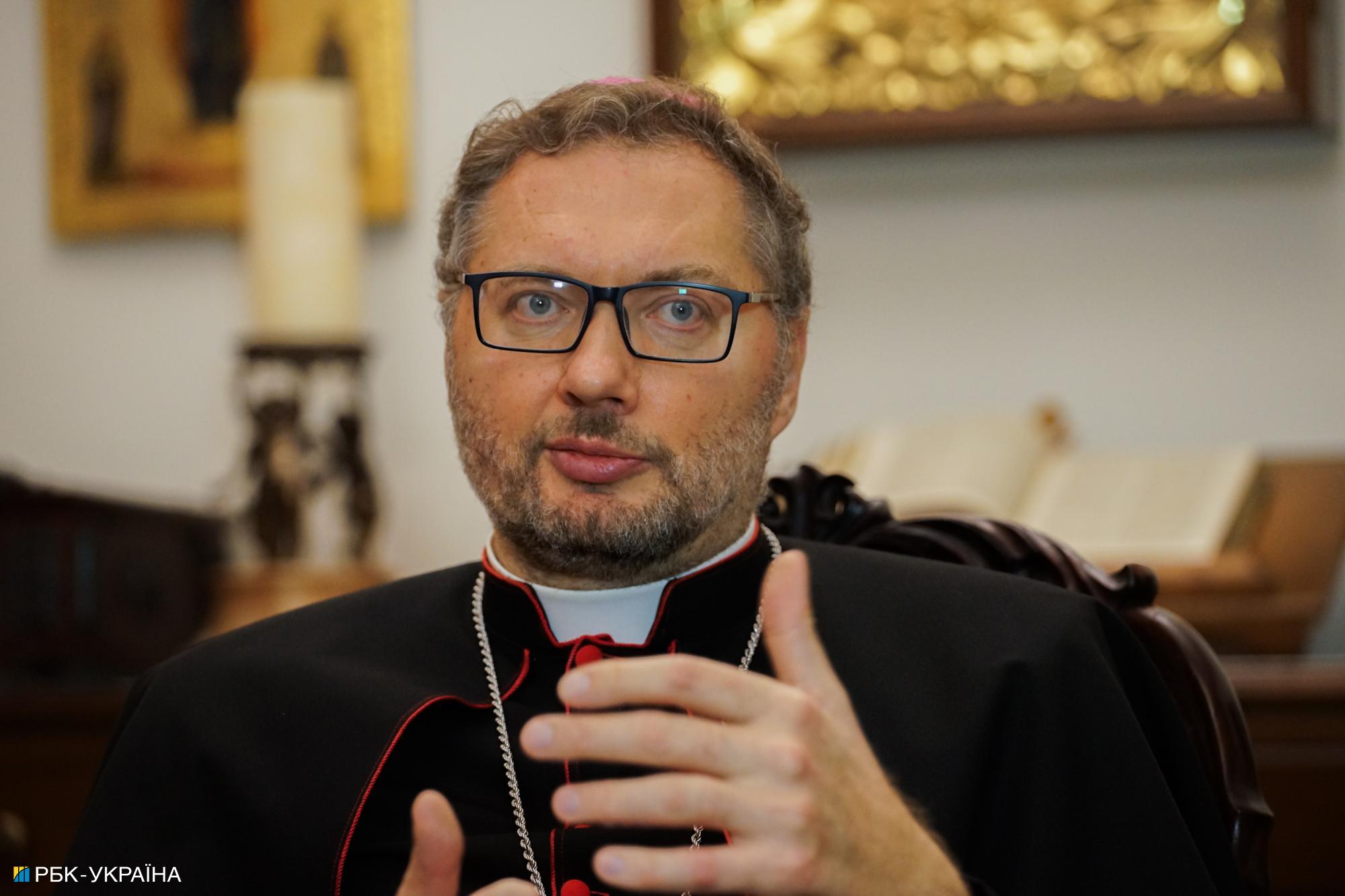 О визите Папы Римского, вере во время войны и мирных переговорах. Интервью с послом Ватикана